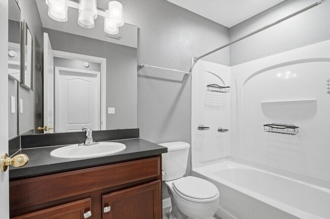 Building Photo - Beautiful TownHome