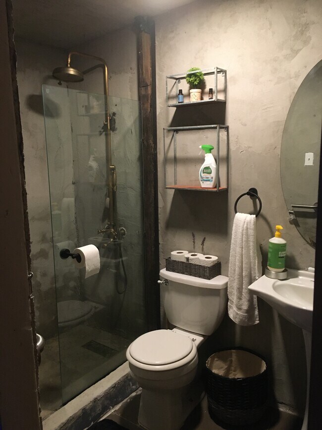 Building Photo - 102 Chapel St