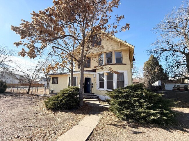 Building Photo - 1041 Lake Ave