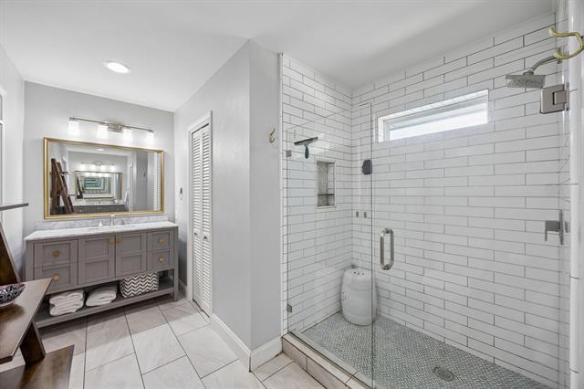 Building Photo - 6935 Town Bluff Dr