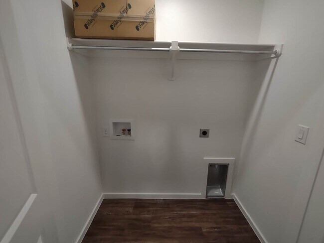 Building Photo - 2121 N Jayton Ave