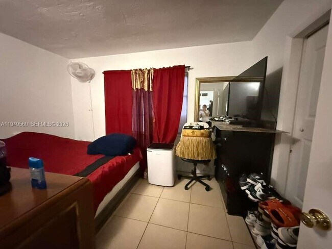 Building Photo - 303 NE 187th St