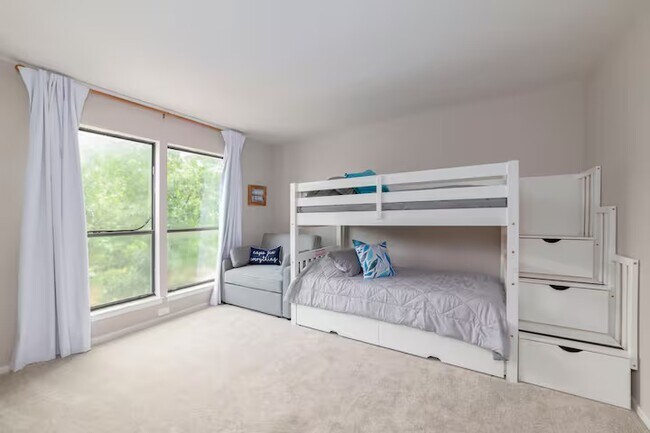 Building Photo - 222 T Bar M Dr