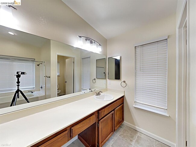 Building Photo - 1740 Gateway Dr