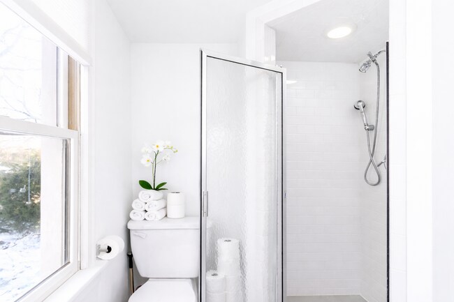 Building Photo - 671 Prospect St