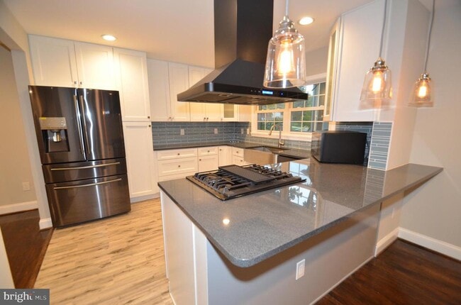 Building Photo - 5200 Kings Park Dr