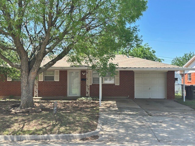 Building Photo - 721 N Bristow Ave