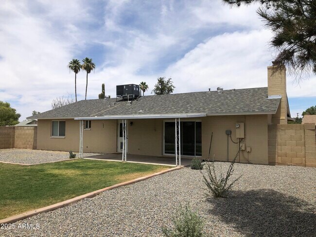 Building Photo - 2923 W Evans Dr