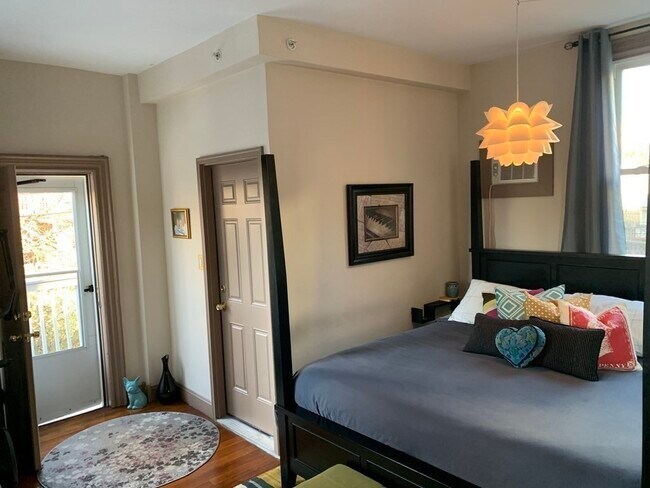 Building Photo - 138 Trenton St