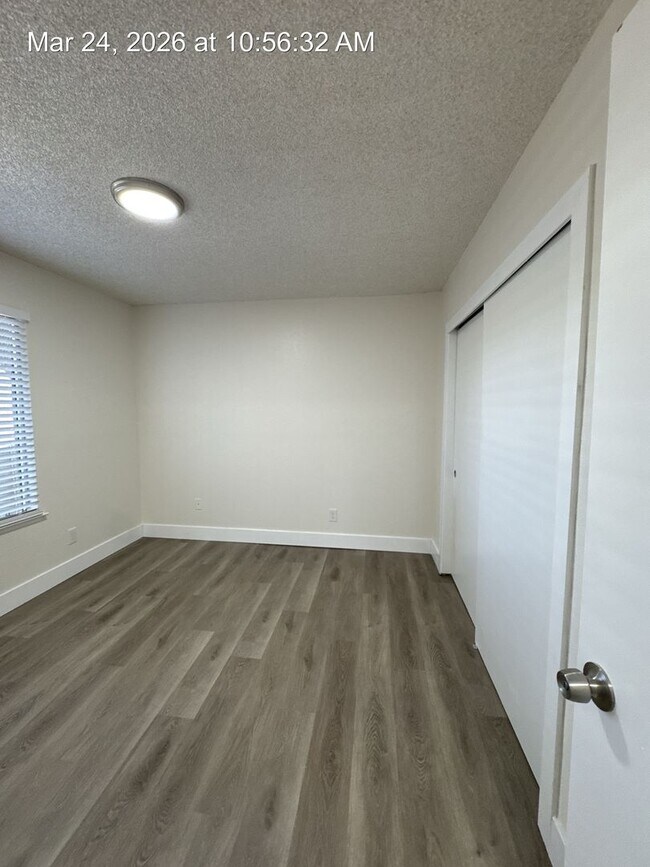 Building Photo - Downstairs apartment for Rent in Visalia Available now!