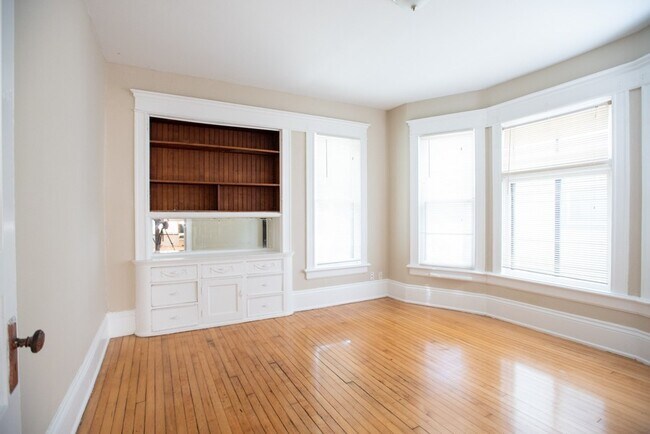 Building Photo - 2728 N Murray Ave