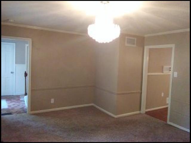 Building Photo - 5800 N Walnut Rd