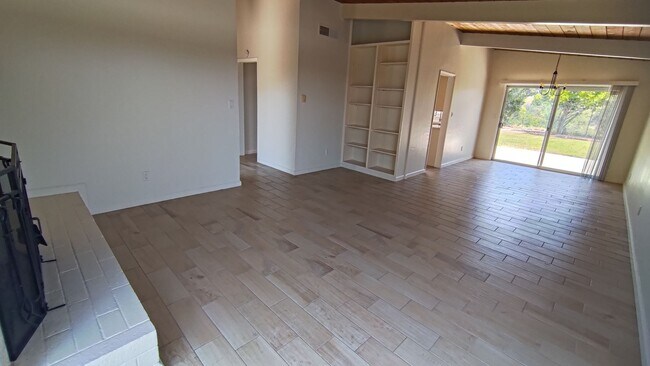 Building Photo - Large 6 Bedroom House Near SDSU! Large Bac...