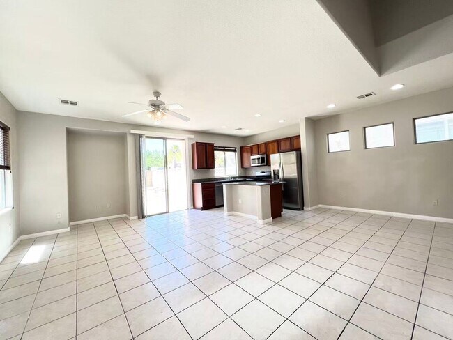 Building Photo - Beautiful single family Home in the SW Gated Community
