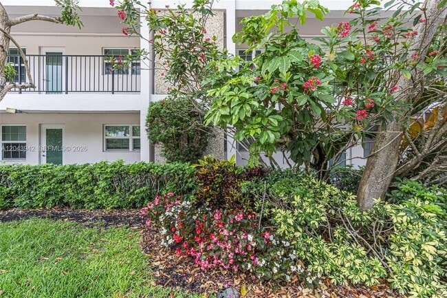 Building Photo - 3250 N Palm Aire Dr
