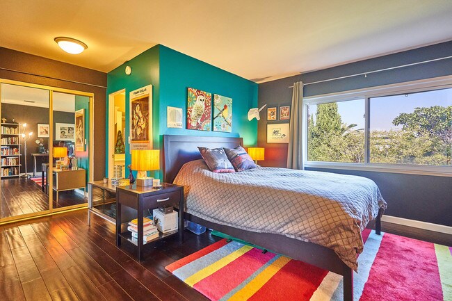 Building Photo - 4804 La Villa Marina