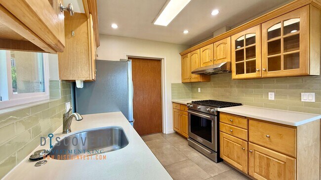 Building Photo - Mid-Century Modern 3 Bedroom Home in Montclair