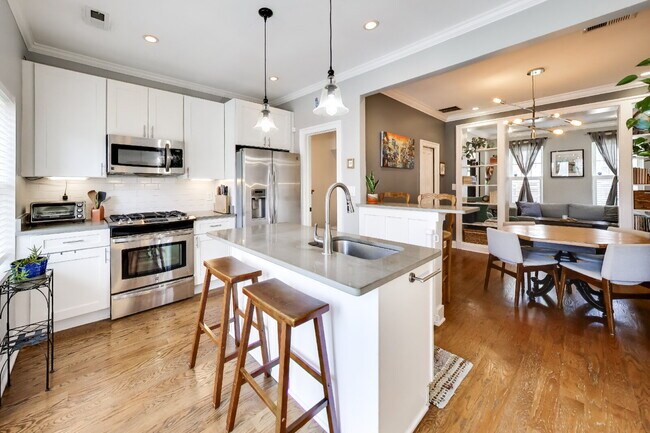 Building Photo - Charming 2bd/2.5ba LeDroit Park Home Available