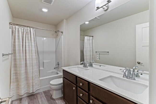 Building Photo - Bueaitful 4 bedroom home with 1 bed 1 bath MIL!