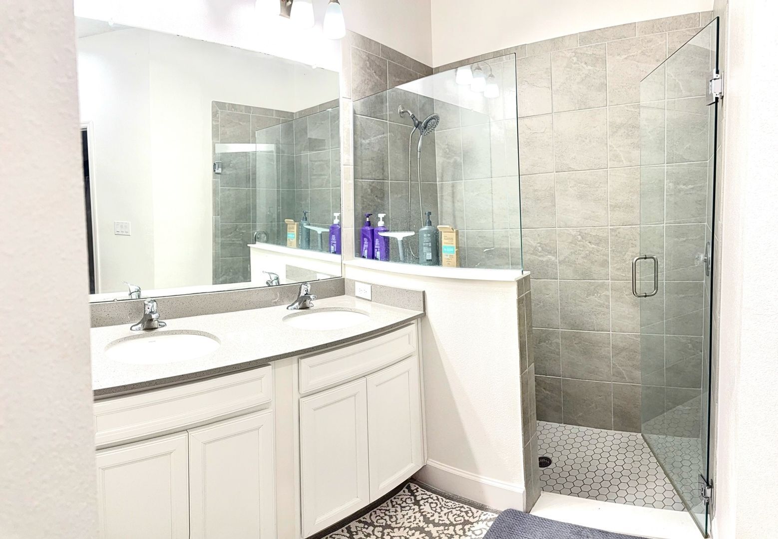 Building Photo - 5613 De Coronado Dr