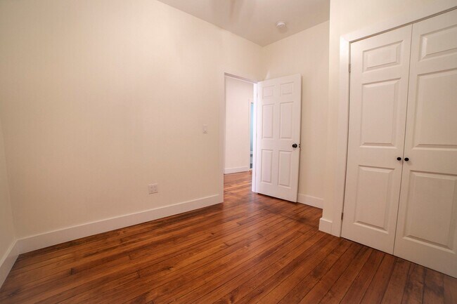 Building Photo - 206 48th St