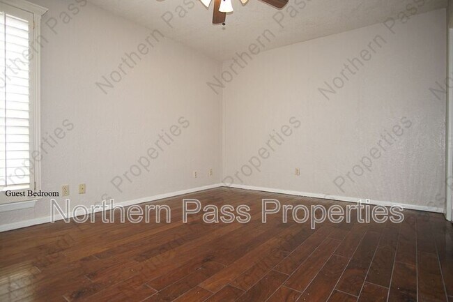 Building Photo - 4433 N Stanton St