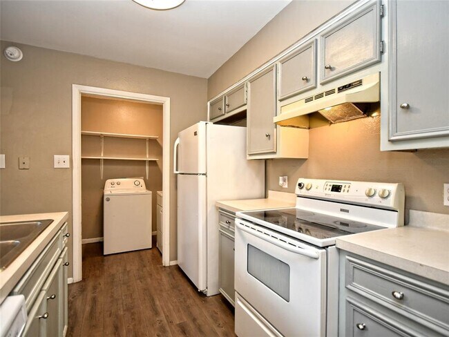 Building Photo - 8415 Fathom Cir
