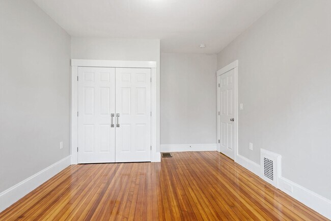 Building Photo - 57 Mora St