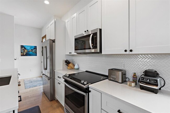 Building Photo - 4800 Vinson Dr