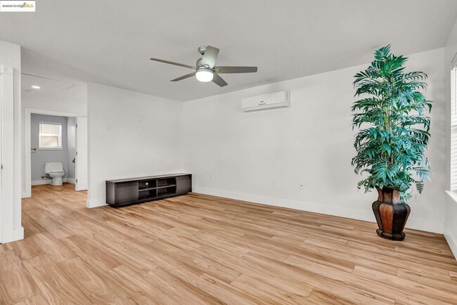 Building Photo - 507 Maple St