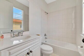Building Photo - 28 Via Floresta Dr