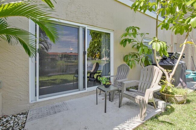 Building Photo - 9949 Twin Lakes Dr