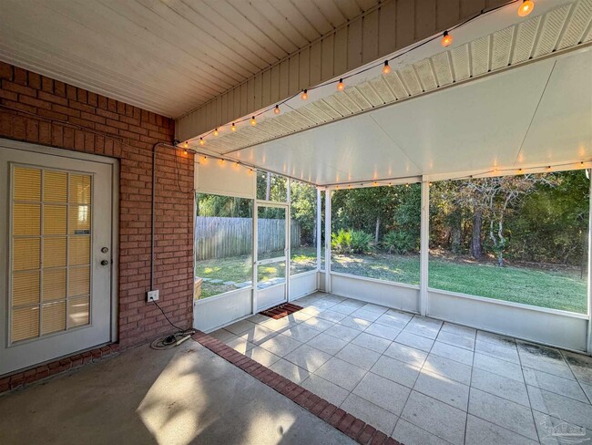 Building Photo - 4913 Vizcaya Dr