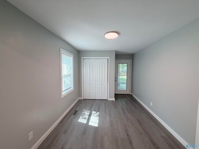 Building Photo - 1224 Halsey Ave NE