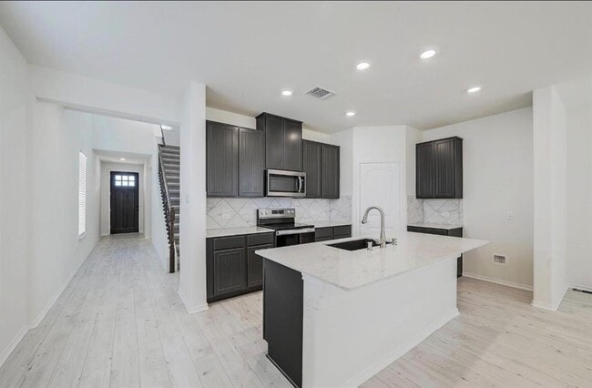 Building Photo - 13213 Nancy Reagan St