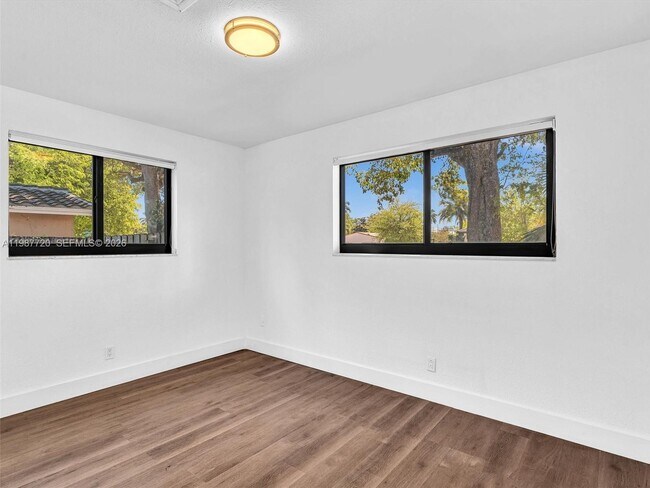 Building Photo - 3193 Taft St