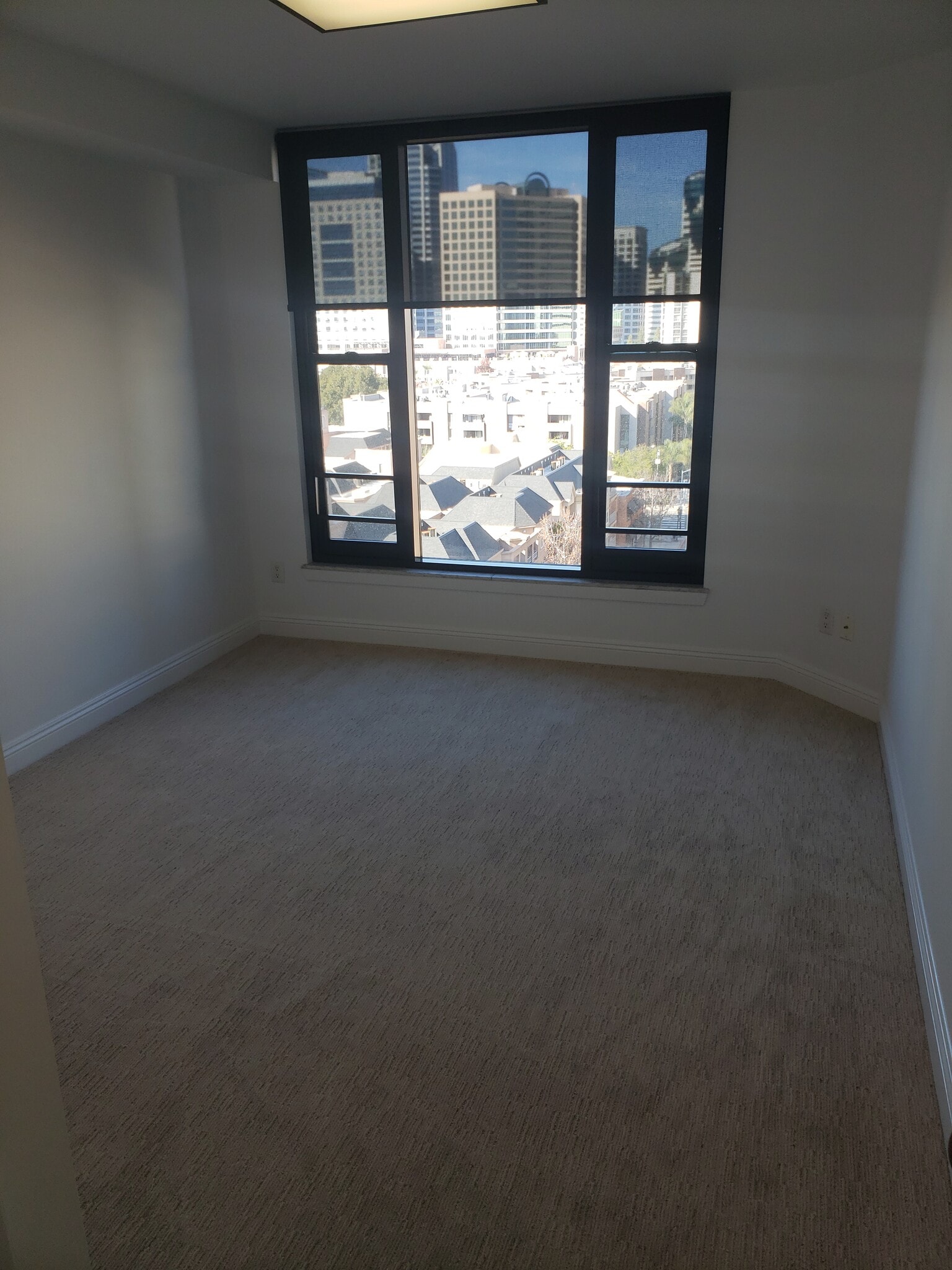Guest BR or use as an office - 500 W Harbor Dr