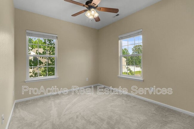 Building Photo - 729 Creekwood Dr