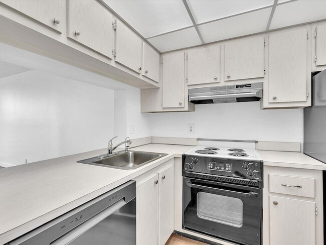 Building Photo - 9470 Poinciana Pl