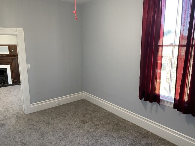 Building Photo - 2 Bedroom, 1 Bath Plus Office