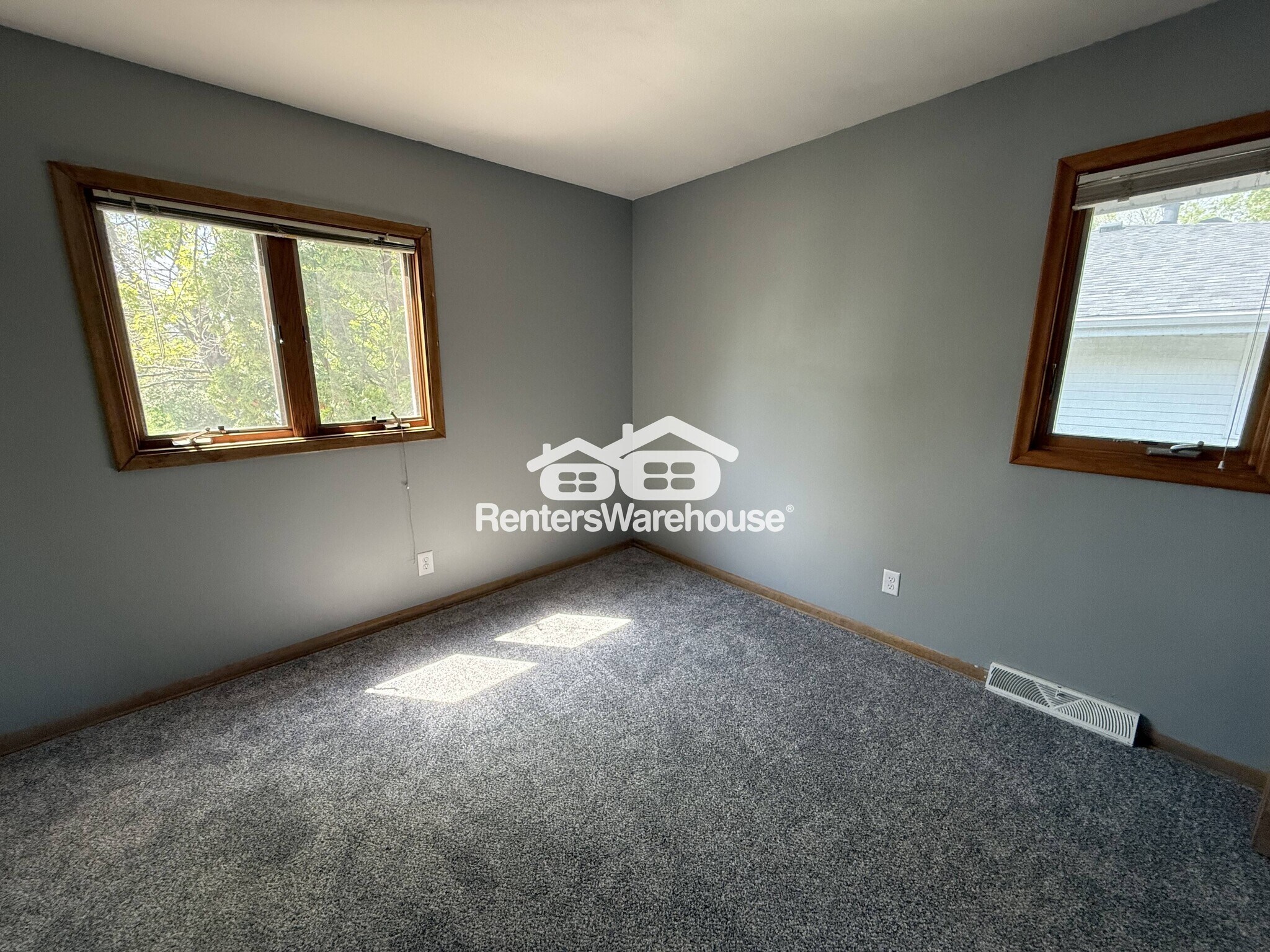 Building Photo - 405 Monroe Pl