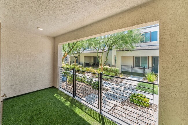 Building Photo - Modern Gated Townhome with Flexible Living Spaces & Stylish Finishes!