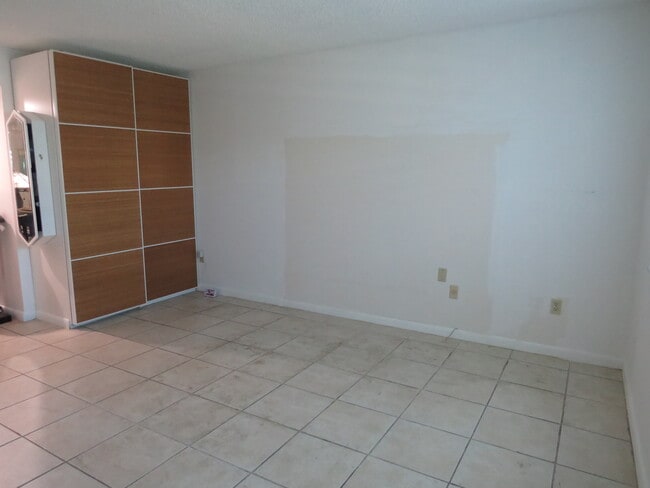 Building Photo - 16091 Blatt Blvd