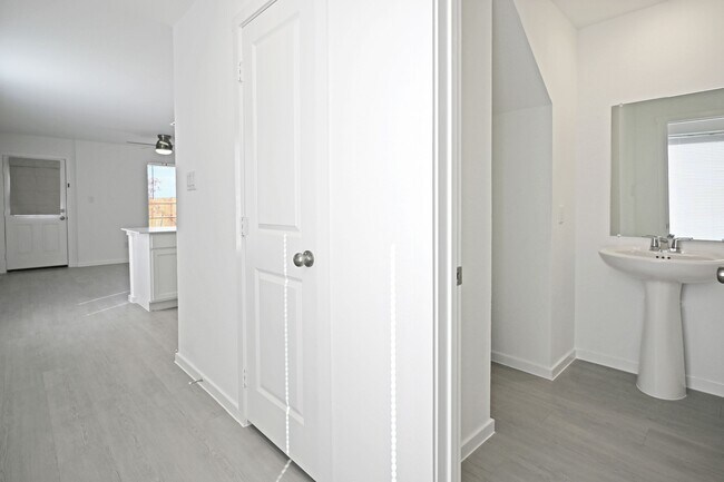 Building Photo - 7639 Varo Gln