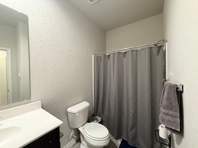 Building Photo - Beautiful 3 bedroom single story home in St Hedwig