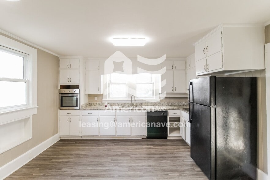 Building Photo - 1141 Boulevard