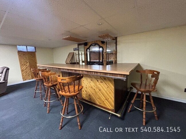 Building Photo - 136 Grimes St