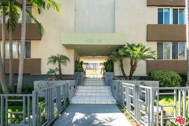 Building Photo - 1233 Laurel Ave