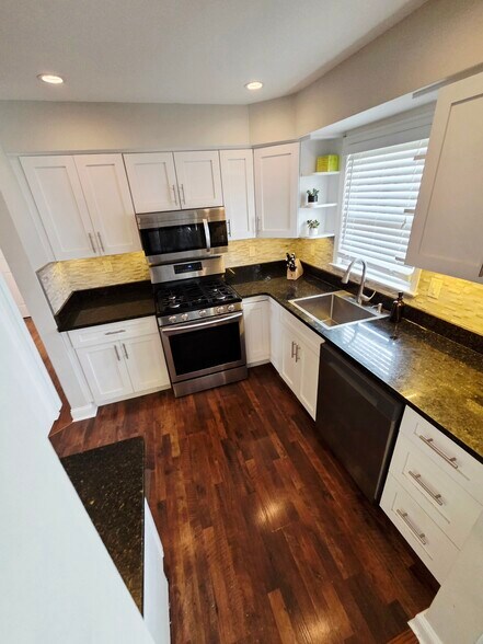 Building Photo - 223 Ray St