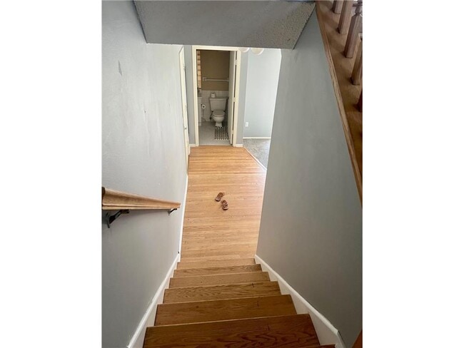 Building Photo - 2228 Oregon Ct